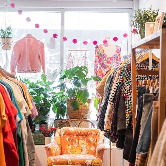 Meet your Posher, Page from Lions Lane Vintage - Picture 4 of 5